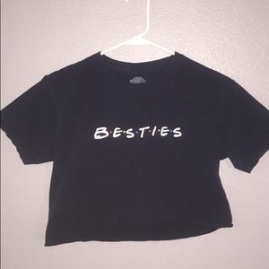 “besties cropped tee”